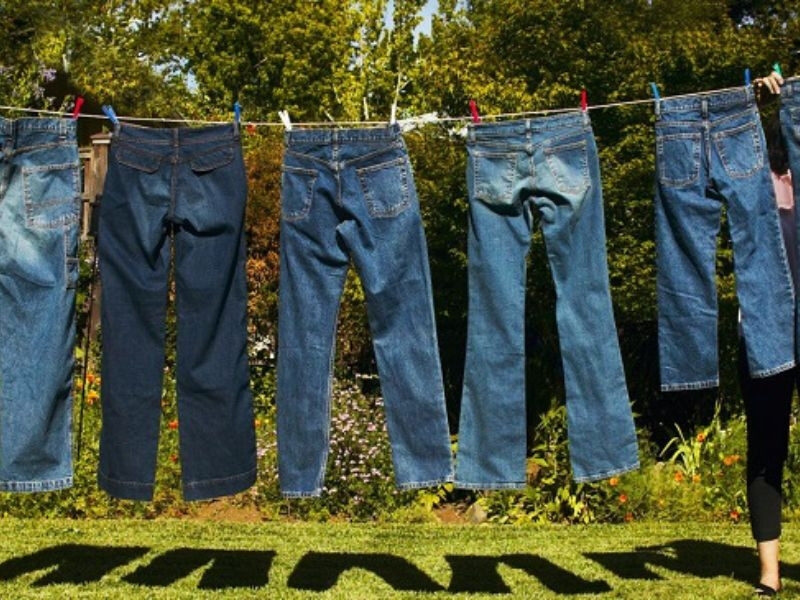 Phơi quần jeans đúng cách