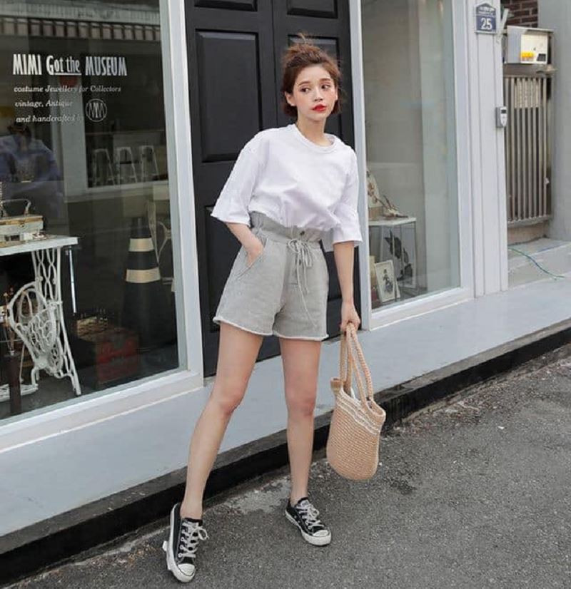 29 Phong Cách Mix Đồ Với Quần Short Vải Thời Trang Nhất