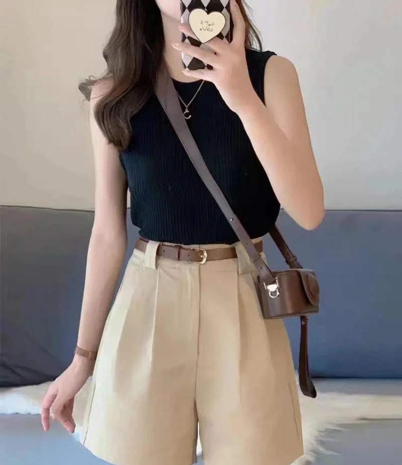 29 Phong Cách Mix Đồ Với Quần Short Vải Thời Trang Nhất