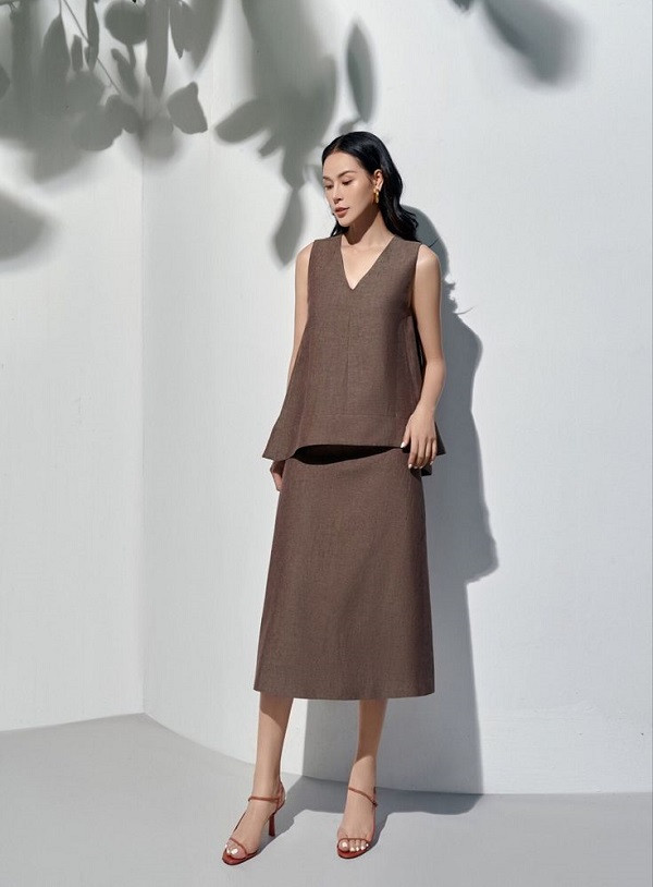 Mặc váy chữ A nên mang giày gì? Cách phối giày với chân váy