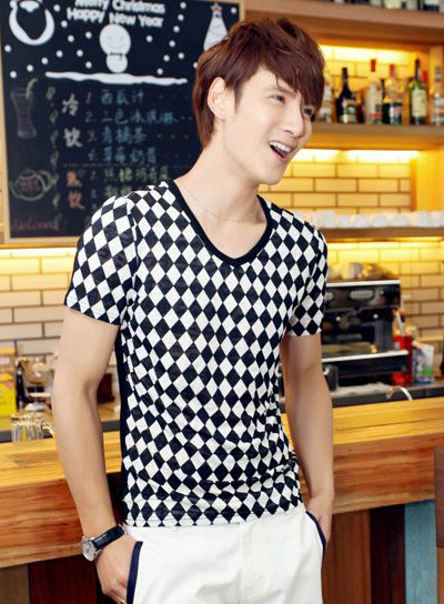 Chọn áo phông nam cho chàng, áo phông nam cổ tròn, áo phông nam cổ tim hay cổ trụ