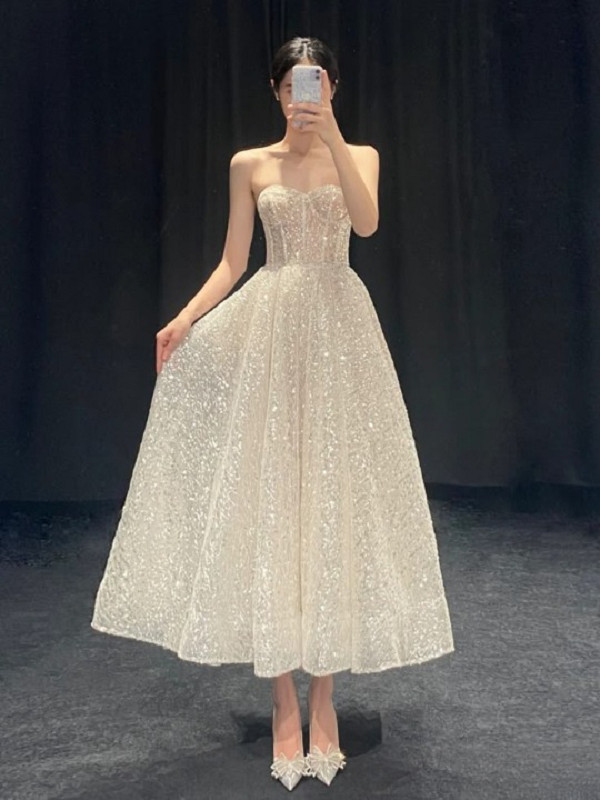 Điểm danh những mẫu váy dài đẹp nhất cho quý cô dự tiệc sang trọng