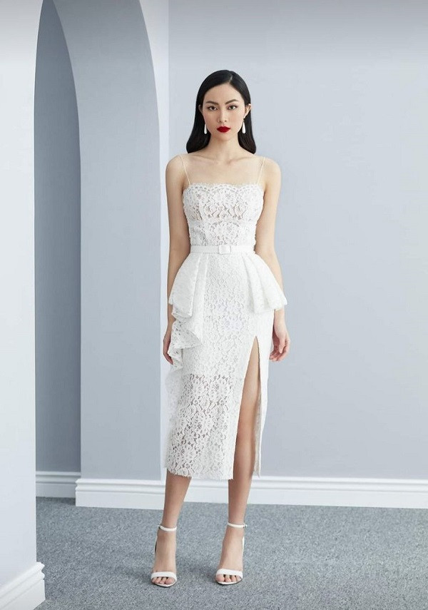 Điểm danh những mẫu váy dài đẹp nhất cho quý cô dự tiệc sang trọng