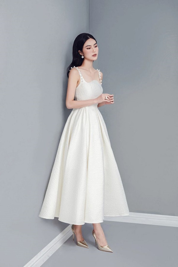 Điểm danh những mẫu váy dài đẹp nhất cho quý cô dự tiệc sang trọng