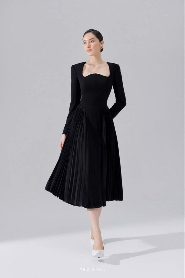 Điểm danh những mẫu váy dài đẹp nhất cho quý cô dự tiệc sang trọng