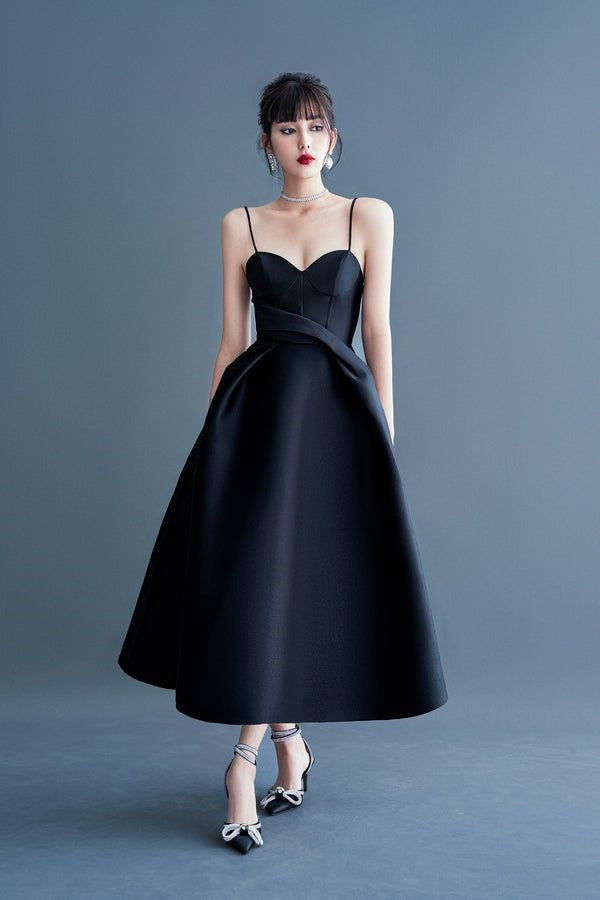 Mặc chân váy xòe đi giày gì? Cách kết hợp giày với váy xòe