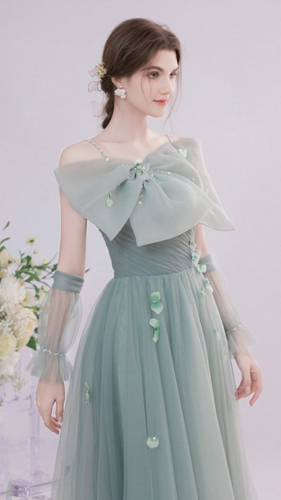 Gợi ý những kiểu váy đi đám cưới cho giới trẻ