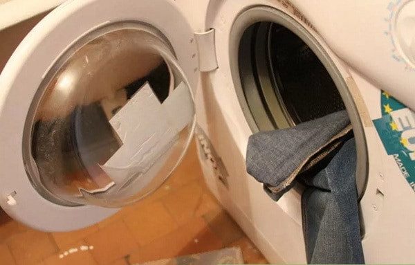 Làm thế nào để giữ quần jean tránh phai màu ?