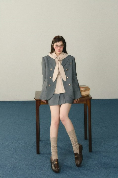 Mặc chân váy xòe đi giày gì? Cách kết hợp giày với váy xòe