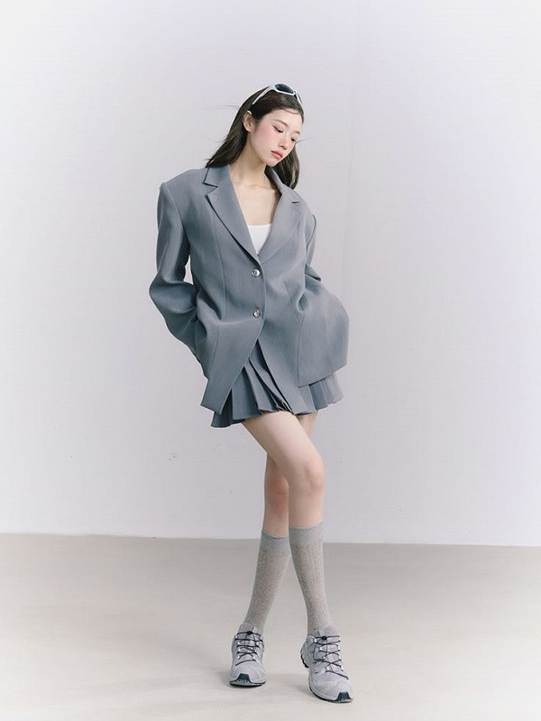 Mặc chân váy xòe đi giày gì? Cách kết hợp giày với váy xòe