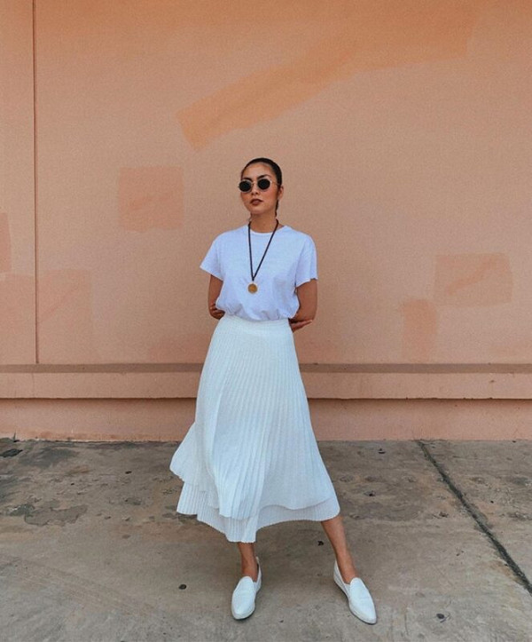 Mặc chân váy xòe đi giày gì? Cách kết hợp giày với váy xòe