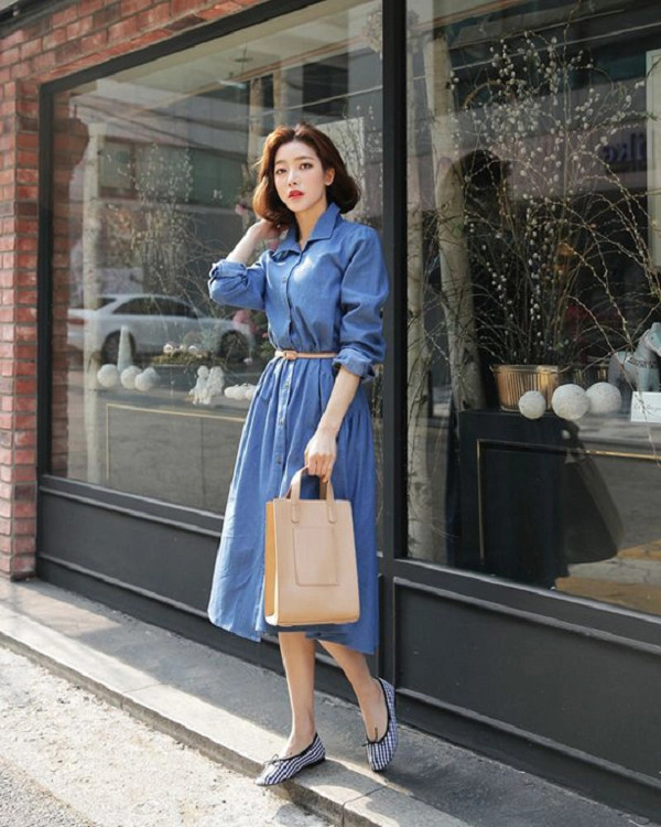 Mặc chân váy xòe đi giày gì? Cách kết hợp giày với váy xòe