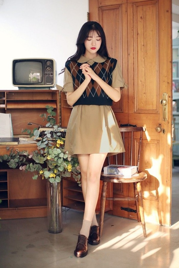 Mặc váy chữ A nên mang giày gì? Cách phối giày với chân váy