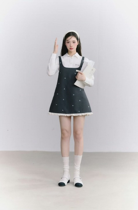 Mặc váy chữ A nên mang giày gì? Cách phối giày với chân váy