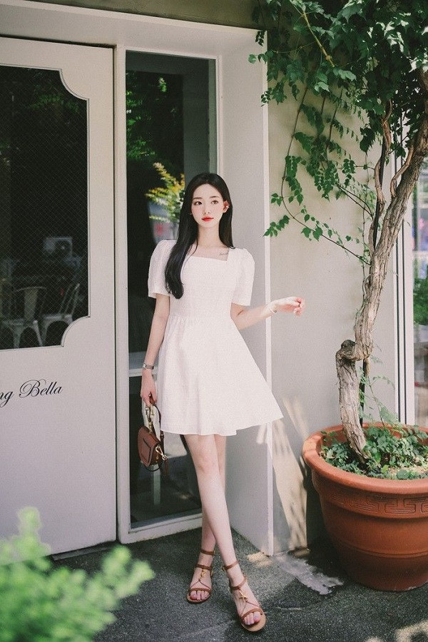 Mặc váy chữ A nên mang giày gì? Cách phối giày với chân váy