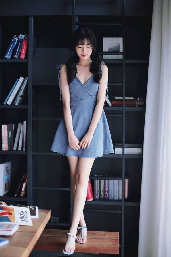 Mặc váy chữ A nên mang giày gì? Cách phối giày với chân váy