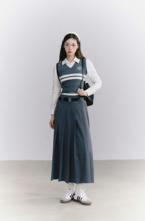 Mặc váy chữ A nên mang giày gì? Cách phối giày với chân váy