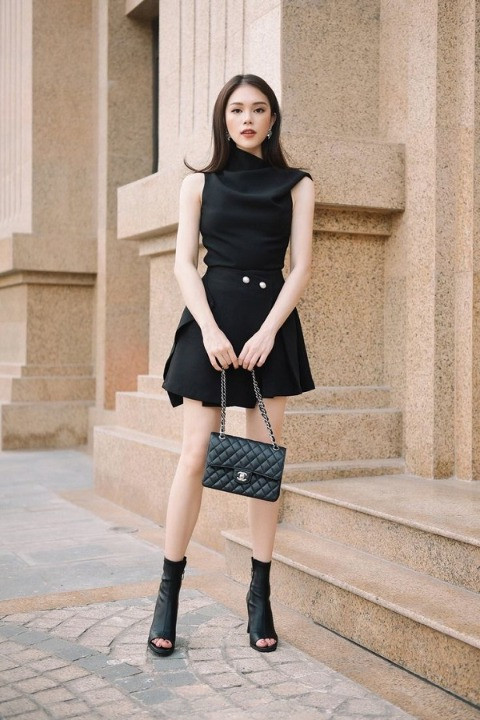 Mặc váy chữ A nên mang giày gì? Cách phối giày với chân váy