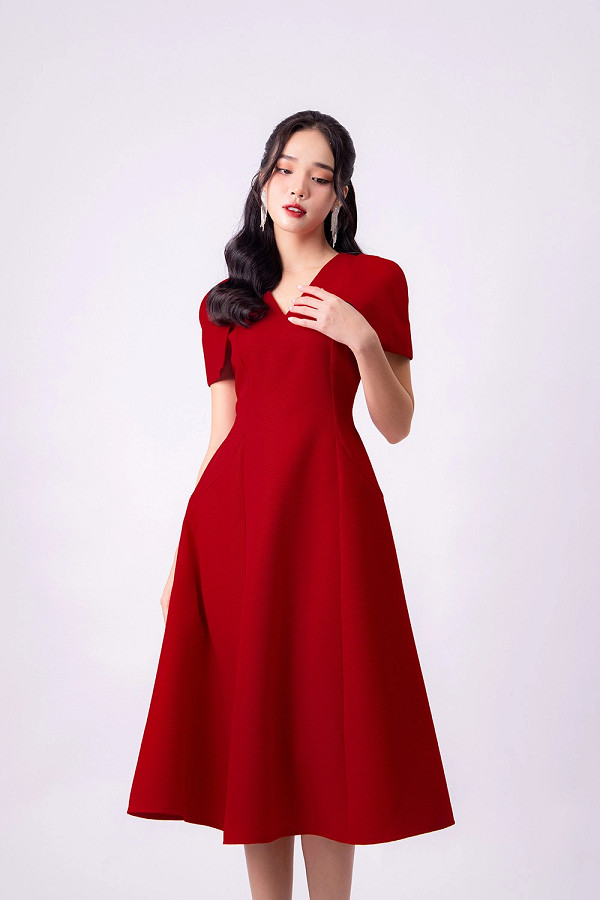 Mẫu váy đầm đỏ dự tiệc tỏa sáng, sang trọng, ưa chuộng.