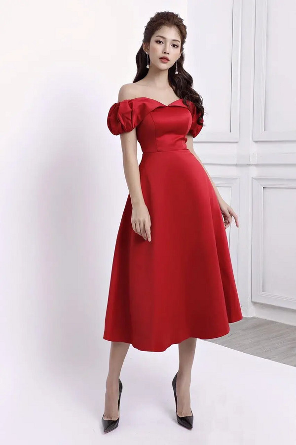 Mẫu váy đầm đỏ dự tiệc tỏa sáng, sang trọng, ưa chuộng.