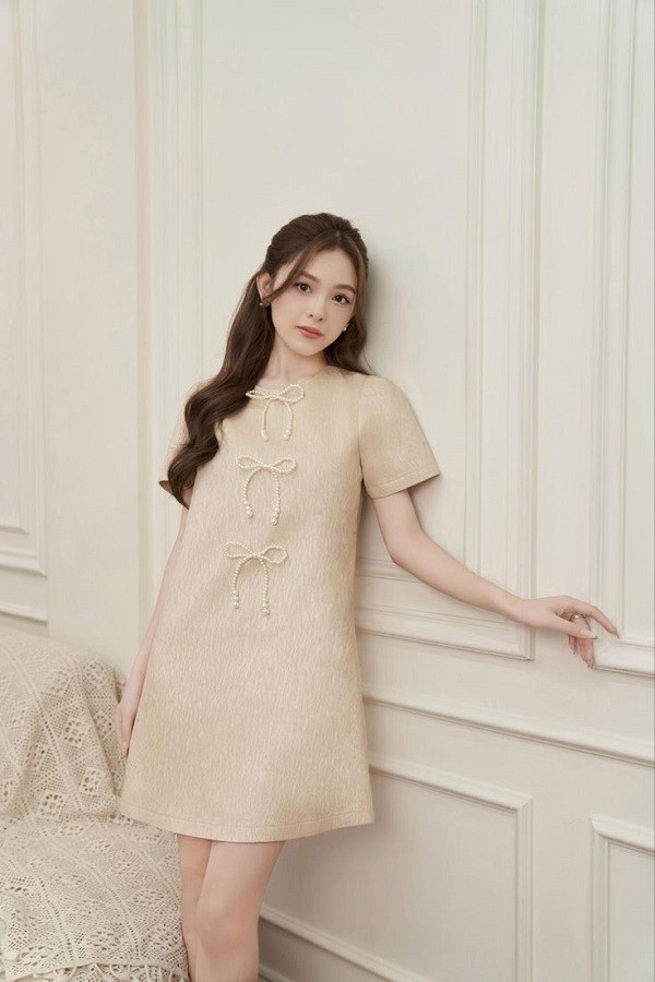 Những mẫu đầm đi đám cưới cho người 1m50 &amp; bí quyết chọn váy đi đám cưới cho người lùn.