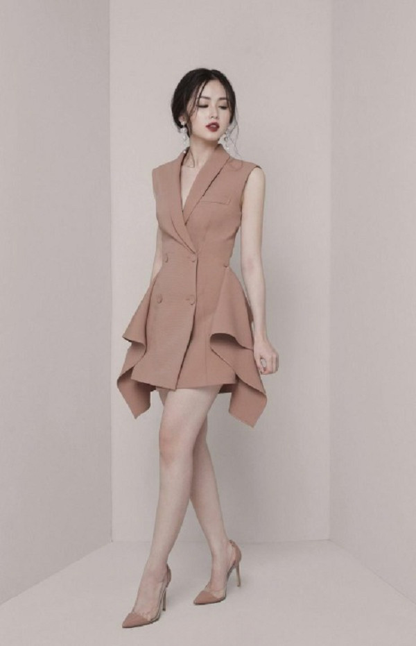 Những mẫu đầm đi đám cưới cho người 1m50 &amp; bí quyết chọn váy đi đám cưới cho người lùn.