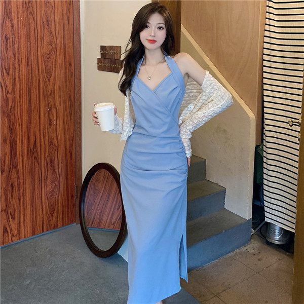 Những mẫu đầm dự tiệc màu xanh dương đẹp, sang trọng năm 2024