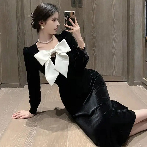 Những mẫu đầm nhung dự tiệc đẹp, cao cấp, tôn dáng