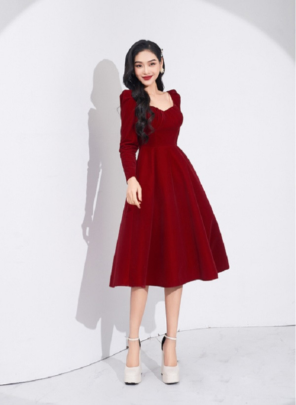 Những mẫu đầm nhung dự tiệc đẹp, cao cấp, tôn dáng