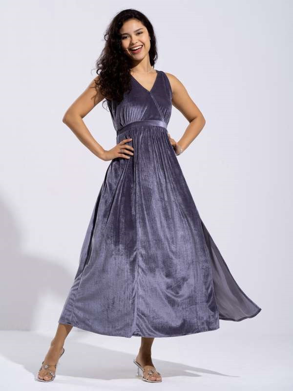 Những mẫu đầm nhung dự tiệc đẹp, cao cấp, tôn dáng