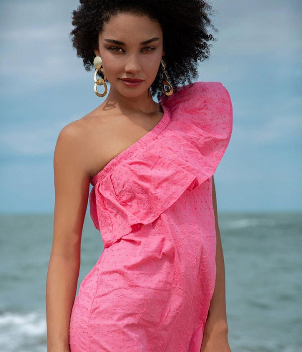 TOP 10 mẫu đầm lệch vai tôn dáng tuyệt vời, hot nhất hiện nay